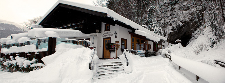 Das Höhlengasthaus im Winter